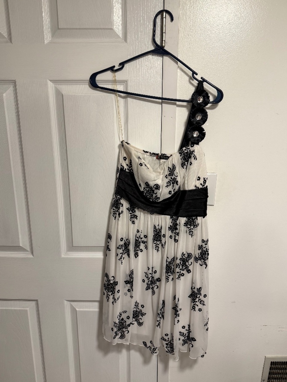 Cute black and white Dress